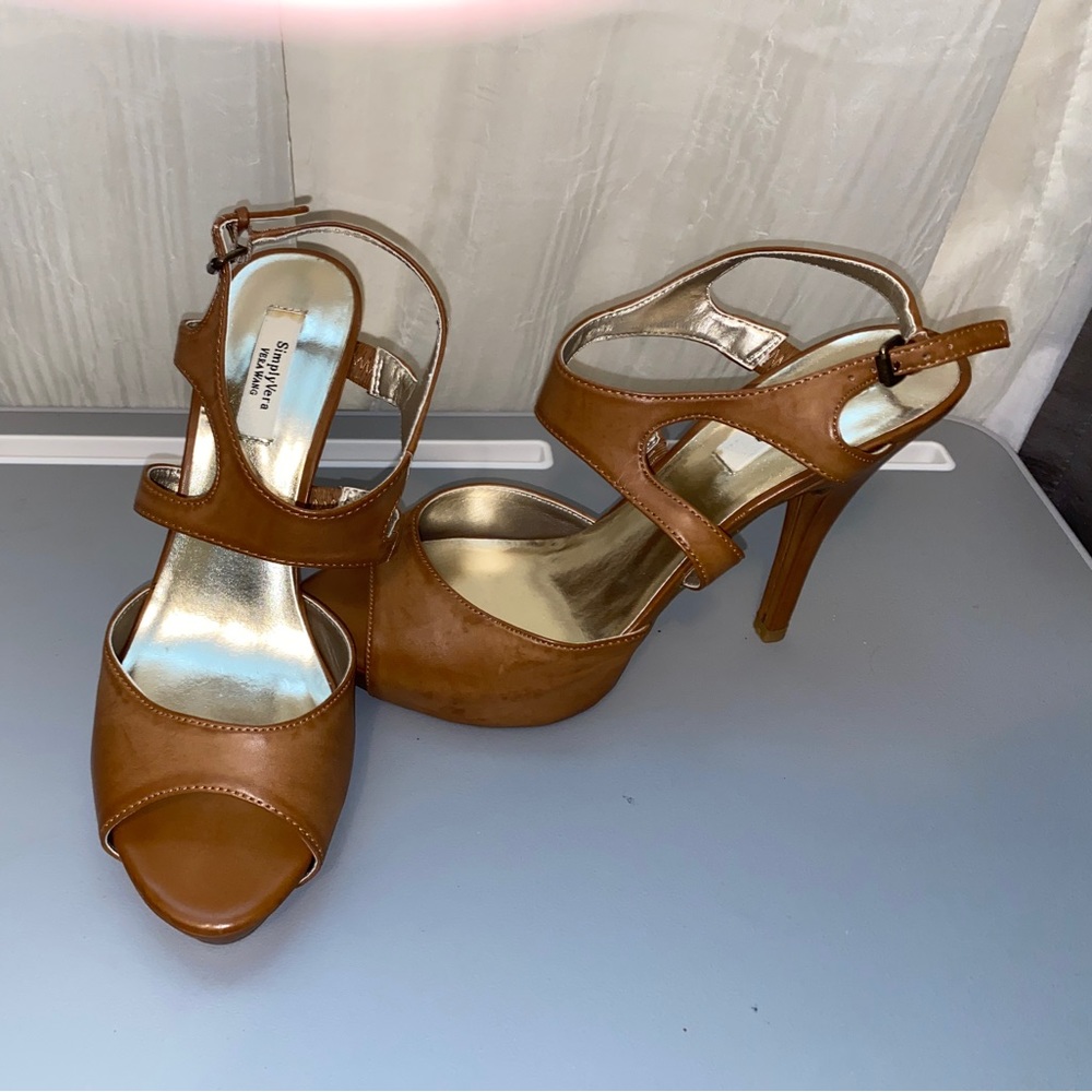 Simply Vera by Vera Wang
Camel Platform Heels 8.5M